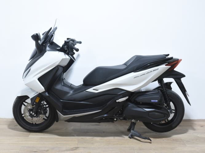 Comprar HONDA FORZA 350 2024 de segunda mano HONDA FORZA 350 2024 de segunda mano