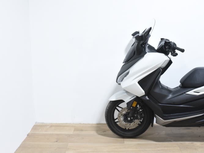 Comprar HONDA FORZA 350 2024 de segunda mano HONDA FORZA 350 2024 de segunda mano