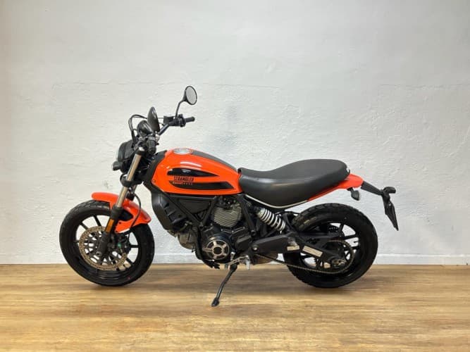 DUCATI SCRAMBLER 400 2018 de segunda mano