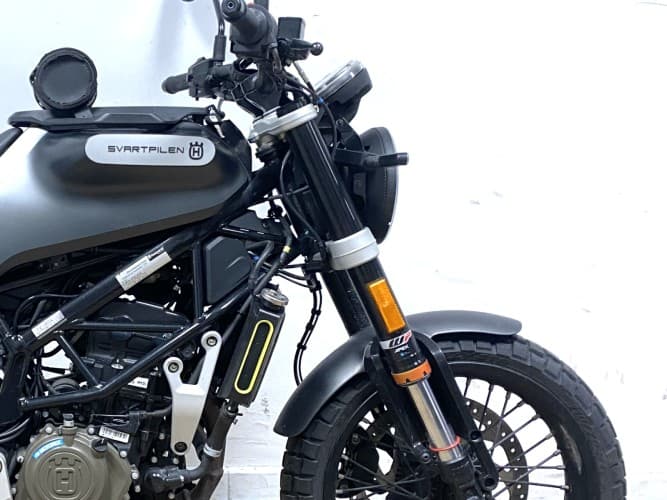 Comprar HUSQVARNA SVARTPILEN 125 2023 de segunda mano HUSQVARNA SVARTPILEN 125 2023 de segunda mano