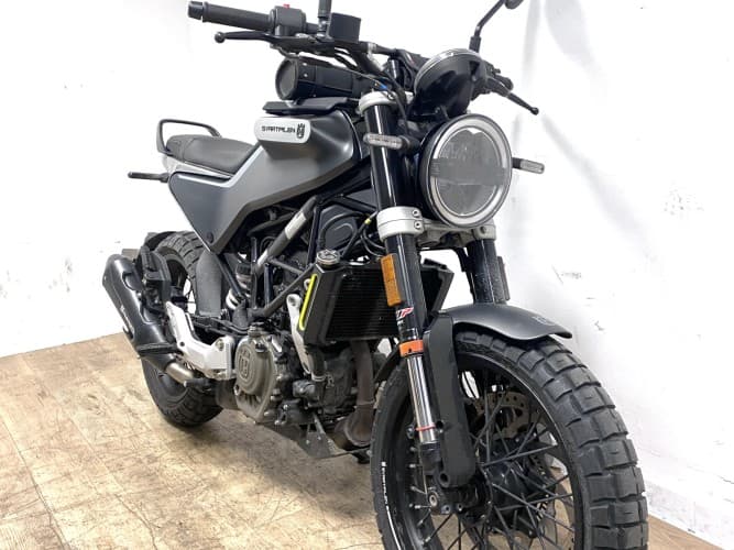 Comprar HUSQVARNA SVARTPILEN 125 2023 de segunda mano HUSQVARNA SVARTPILEN 125 2023 de segunda mano