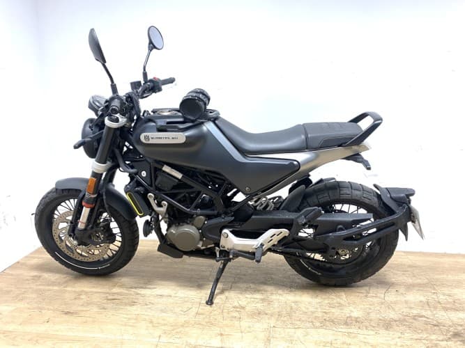 Comprar HUSQVARNA SVARTPILEN 125 2023 de segunda mano HUSQVARNA SVARTPILEN 125 2023 de segunda mano