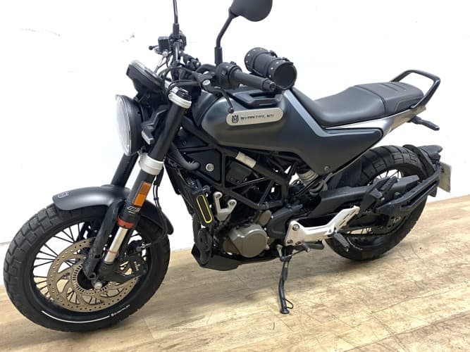 Comprar HUSQVARNA SVARTPILEN 125 2023 de segunda mano HUSQVARNA SVARTPILEN 125 2023 de segunda mano