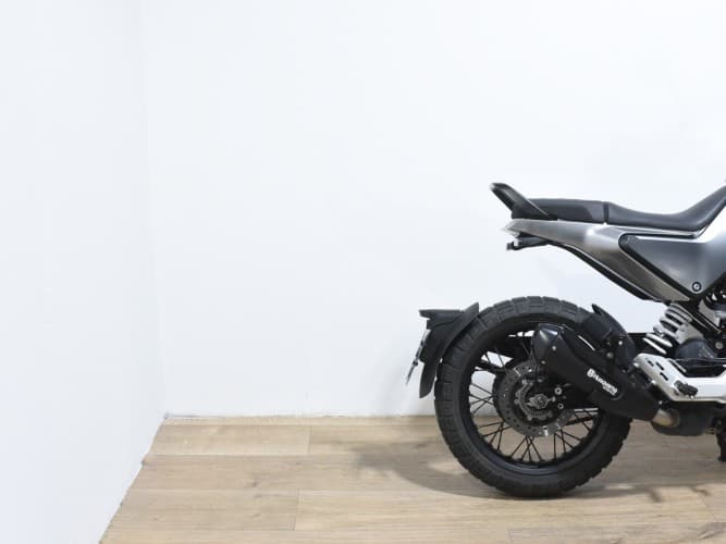 Comprar HUSQVARNA SVARTPILEN 125 2023 de segunda mano HUSQVARNA SVARTPILEN 125 2023 de segunda mano