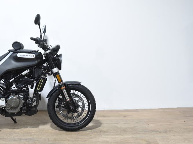 Comprar HUSQVARNA SVARTPILEN 125 2023 de segunda mano HUSQVARNA SVARTPILEN 125 2023 de segunda mano