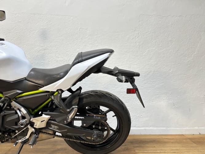 Comprar KAWASAKI Z 650 (A) 2017 de segunda mano KAWASAKI Z 650 (A) 2017 de segunda mano