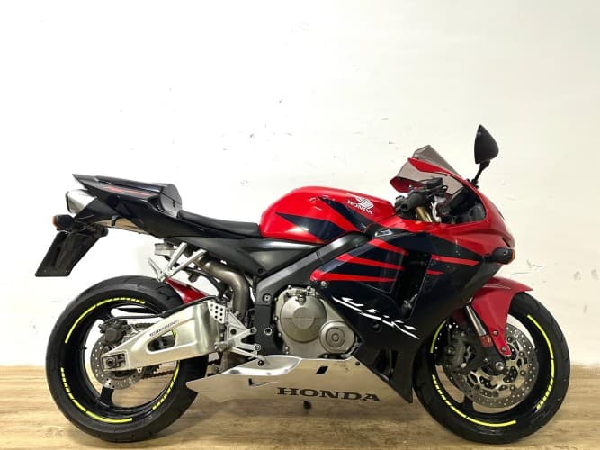 Comprar HONDA CBR 600 RR 2006 de segunda mano HONDA CBR 600 RR 2006 de segunda mano