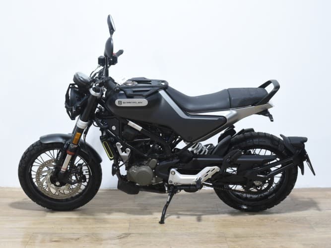 Comprar HUSQVARNA SVARTPILEN 125 2022 de segunda mano HUSQVARNA SVARTPILEN 125 2022 de segunda mano