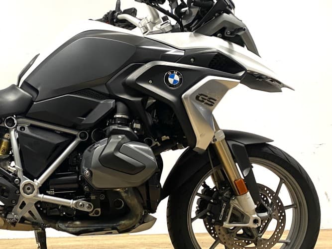 Comprar BMW R 1250 GS (IVA DEDUCIBLE) (3 PAQUETES+ 3 MALETAS) 2023 de segunda mano BMW R 1250 GS (IVA DEDUCIBLE) (3 PAQUETES+ 3 MALETAS) 2023 de segunda mano