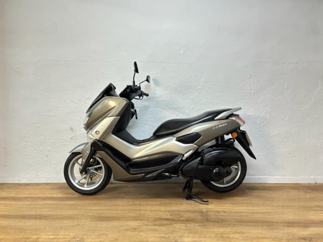 YAMAHA NMAX 125 2016 de segunda mano