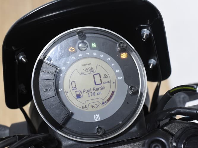 HUSQVARNA SVARTPILEN 125 2023 de segunda mano