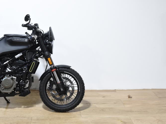 HUSQVARNA SVARTPILEN 125 2023 de segunda mano