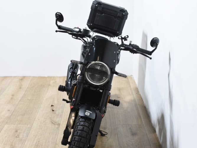 HUSQVARNA SVARTPILEN 125 2023 de segunda mano