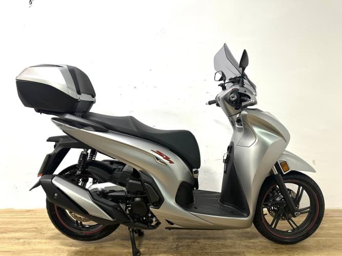 HONDA SH 350I 2023 de segunda mano
