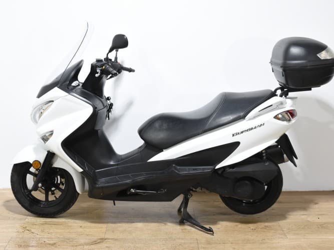 Comprar SUZUKI BURGMAN 125 2020 de segunda mano SUZUKI BURGMAN 125 2020 de segunda mano