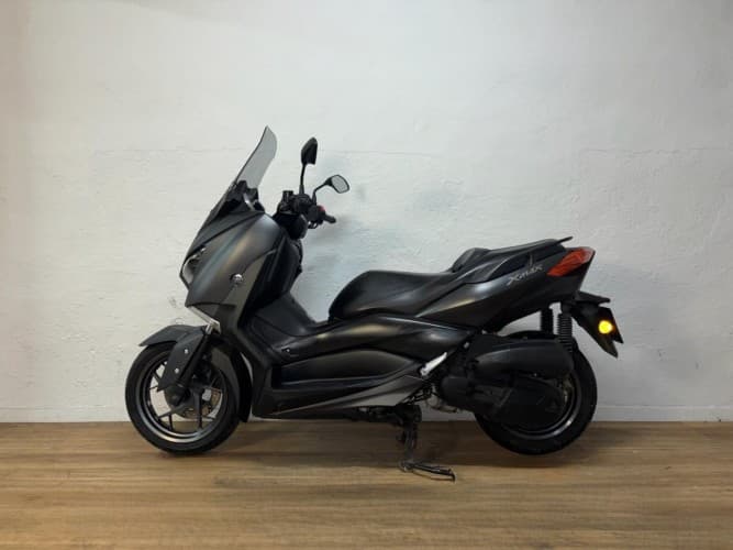 YAMAHA XMAX 125 2018 de segunda mano