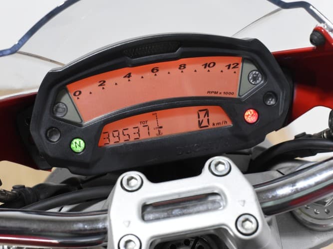 Comprar DUCATI MONSTER 696 (A)(DESMO PASADA A LOS 25.000 KM) 2008 de segunda mano DUCATI MONSTER 696 (A)(DESMO PASADA A LOS 25.000 KM) 2008 de segunda mano