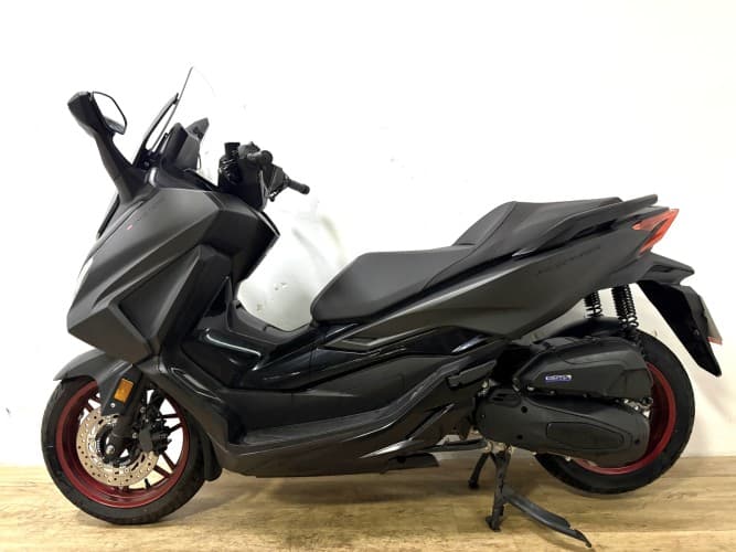 HONDA FORZA 125 2023 de segunda mano