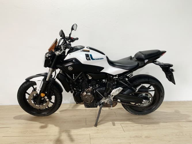 Comprar YAMAHA MT-07 (A2) 2018 de segunda mano YAMAHA MT-07 (A2) 2018 de segunda mano