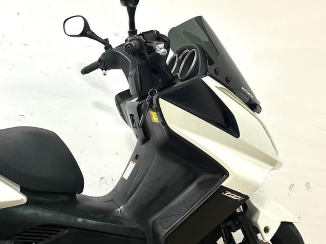 KYMCO SUPER DINK 300I 2012 de segunda mano