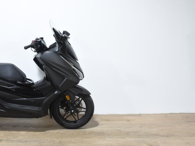 HONDA FORZA 350 2023 de segunda mano