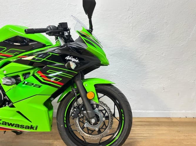 KAWASAKI NINJA 125 2024 de segunda mano