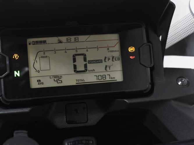 HONDA NC 750 X (A)(BAUL + PUÑOS CALEFAC.) 2024 de segunda mano