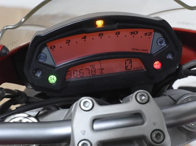 Comprar DUCATI MONSTER 696 DESMO PASADA 2012 de segunda mano DUCATI MONSTER 696 DESMO PASADA 2012 de segunda mano