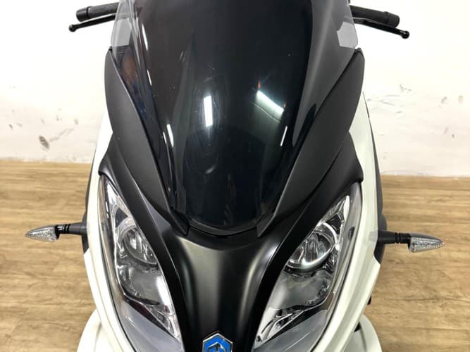 PIAGGIO MP3 300 HPE 2022 de segunda mano