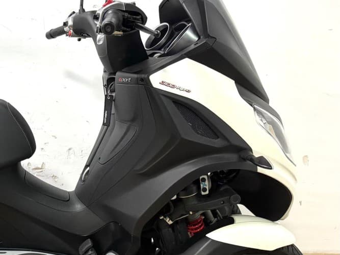 PIAGGIO MP3 300 HPE 2022 de segunda mano