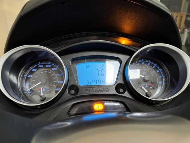 PIAGGIO MP3 300 HPE 2022 de segunda mano