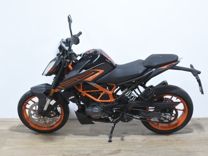 KTM DUKE 125 2022 de segunda mano