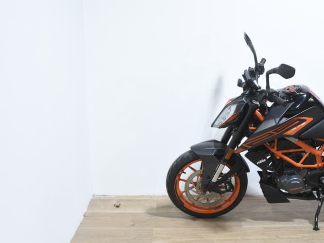 KTM DUKE 125 2022 de segunda mano