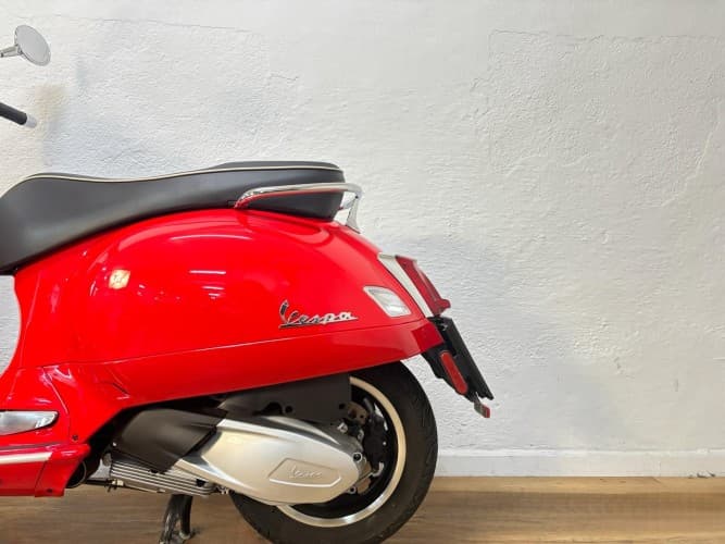 VESPA GTS 300 2023 de segunda mano
