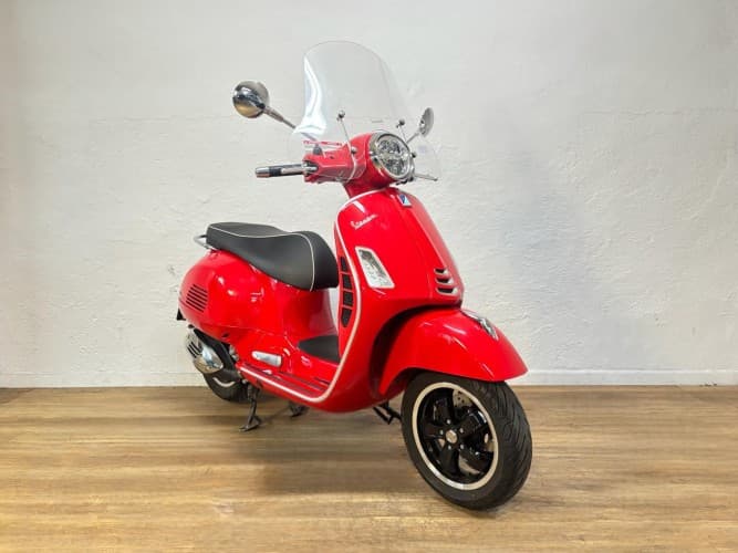 VESPA GTS 300 2023 de segunda mano