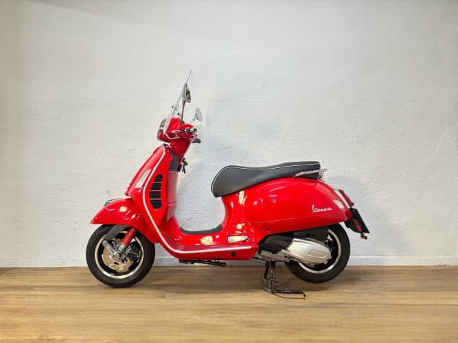 Comprar VESPA GTS 300 2023 de segunda mano VESPA GTS 300 2023 de segunda mano