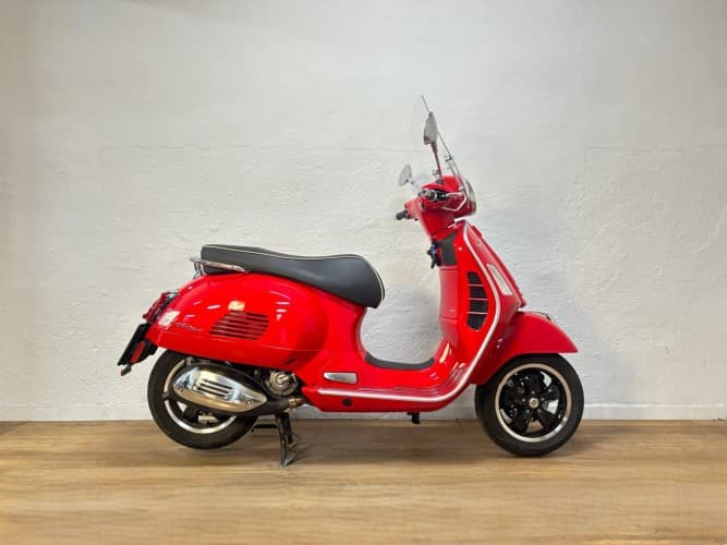 Comprar VESPA GTS 300 2023 de segunda mano VESPA GTS 300 2023 de segunda mano