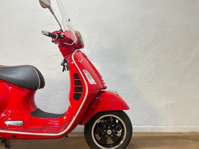 Comprar VESPA GTS 300 2023 de segunda mano VESPA GTS 300 2023 de segunda mano