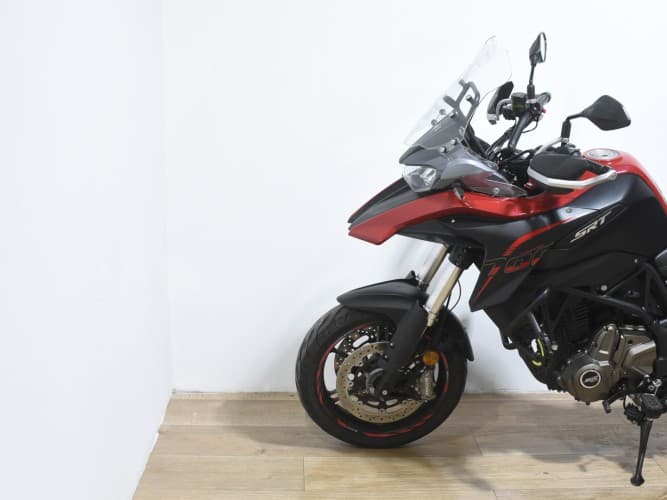 QJMOTOR SRT 700 (A)(TRES MALETAS) 2024 de segunda mano