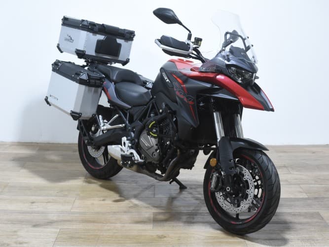 QJMOTOR SRT 700 (A)(TRES MALETAS) 2024 de segunda mano