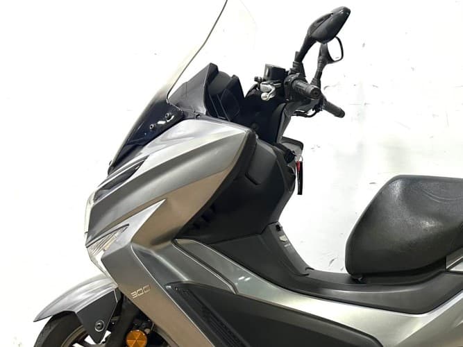 Comprar KYMCO GRAND DINK 300 2021 de segunda mano KYMCO GRAND DINK 300 2021 de segunda mano
