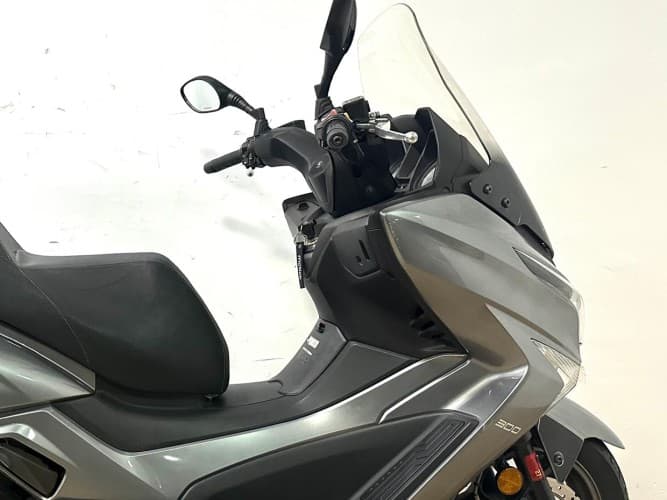 Comprar KYMCO GRAND DINK 300 2021 de segunda mano KYMCO GRAND DINK 300 2021 de segunda mano