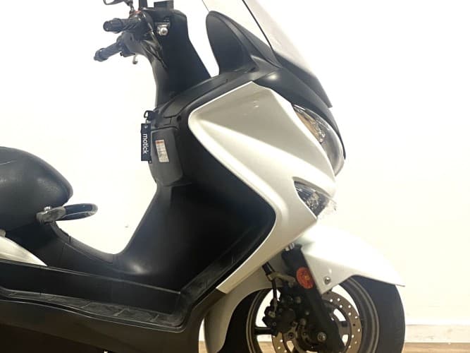 Comprar SUZUKI BURGMAN 200 2015 de segunda mano SUZUKI BURGMAN 200 2015 de segunda mano