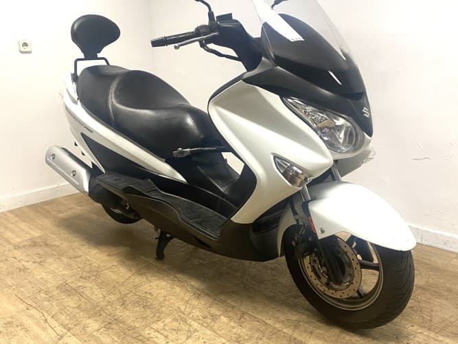 Comprar SUZUKI BURGMAN 200 2015 de segunda mano SUZUKI BURGMAN 200 2015 de segunda mano