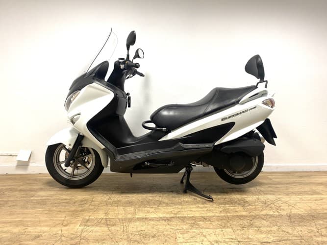 Comprar SUZUKI BURGMAN 200 2015 de segunda mano SUZUKI BURGMAN 200 2015 de segunda mano