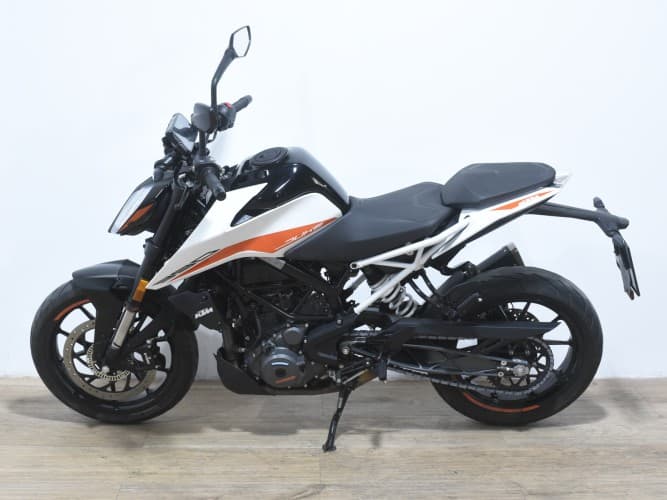 KTM DUKE 390 2023 de segunda mano
