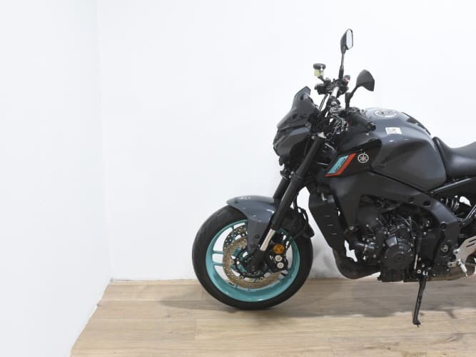 Comprar YAMAHA MT-09 (A2) 2024 de segunda mano YAMAHA MT-09 (A2) 2024 de segunda mano
