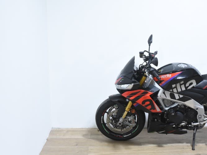 APRILIA TUONO V4 FACTORY 2023 de segunda mano