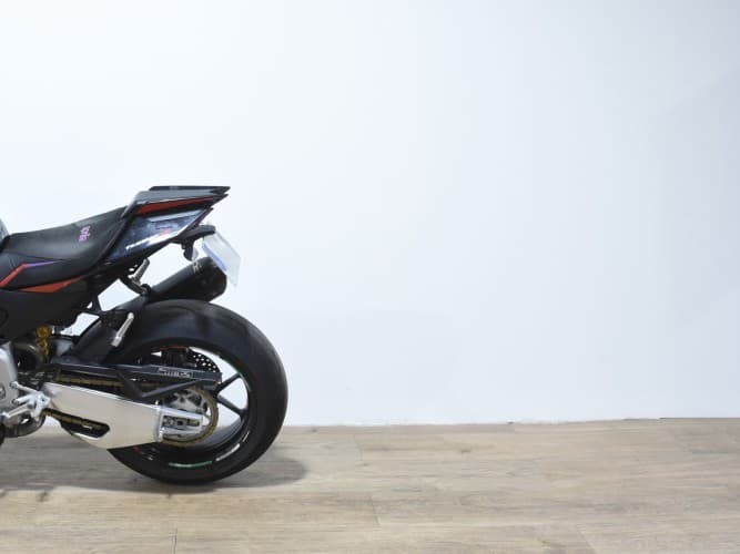 APRILIA TUONO V4 FACTORY 2023 de segunda mano