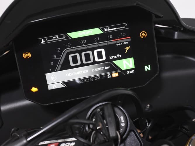 APRILIA TUONO V4 FACTORY 2023 de segunda mano